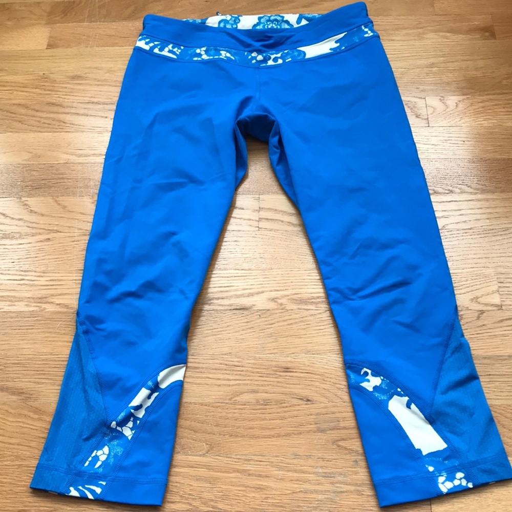 FLASH SALE! Lululemon size 8 Inspire Crops
